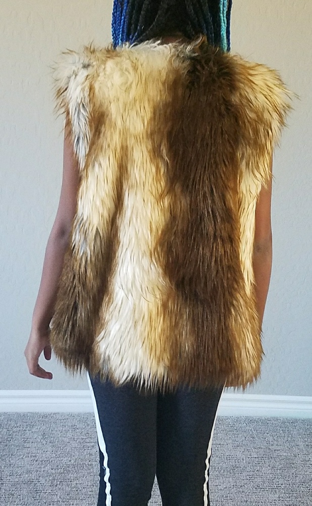 💕5x Host Pick💕  Ravishing Faux Fur Diva Vest - Picture 4 of 5